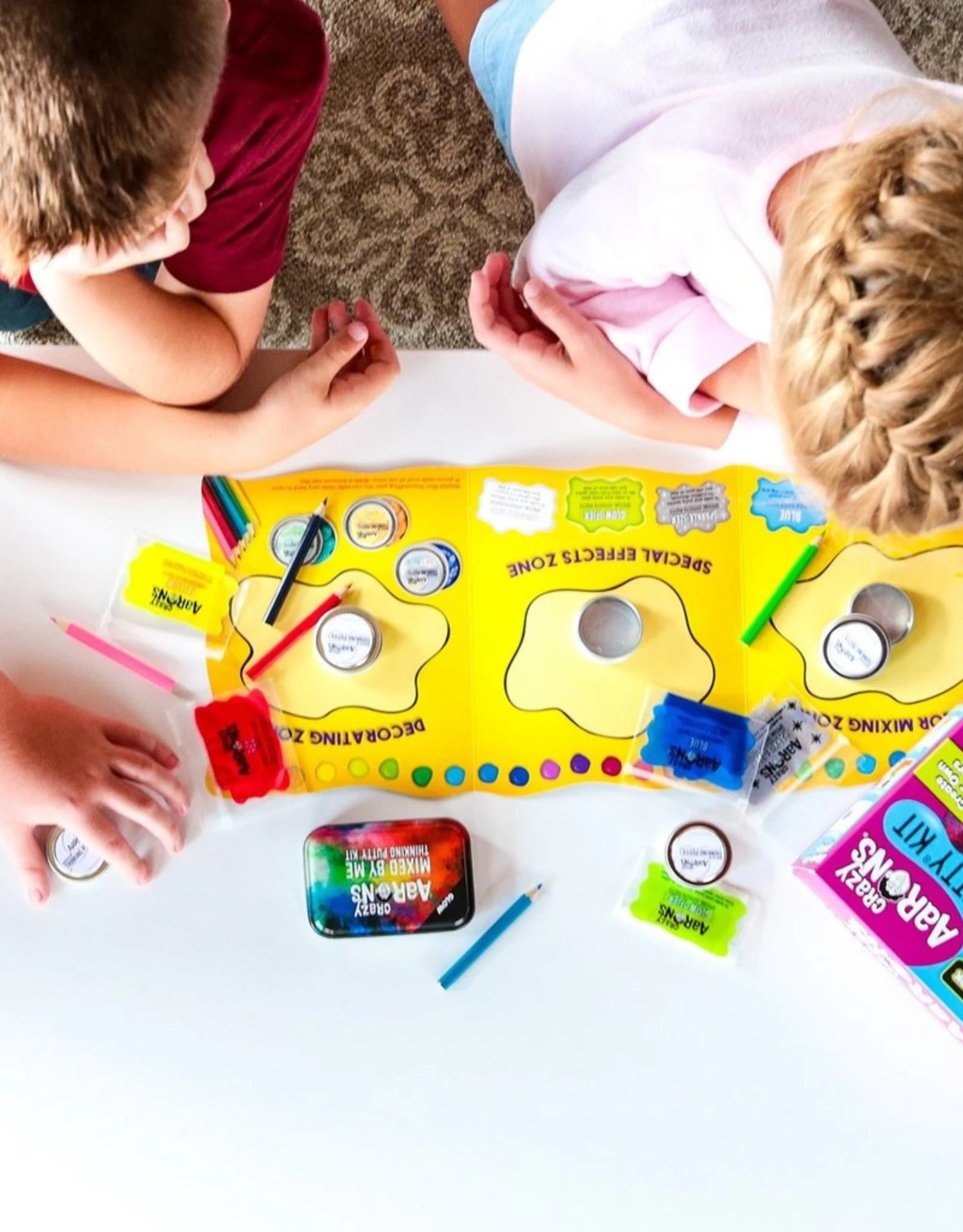 Thinking Putty: Mixed By Me Kit (Glow In The Dark) 6 Thinking Putty: Mixed By Me Kit (Glow In The Dark) - Image 4